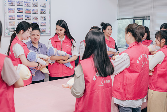 育婴师培训：引 领专业育儿知识与技能的发展