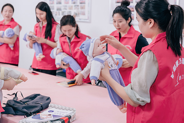 月嫂职业培训公司：专业品质，全程呵护，打造母婴护理专家